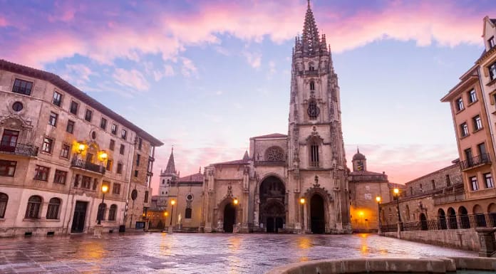 Oviedo: la città del sidro e del preromanico